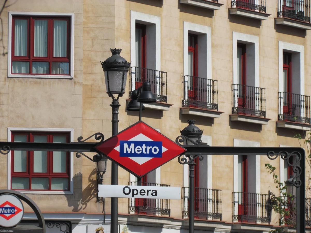 Hostal Oriente Madrid Bagian luar foto